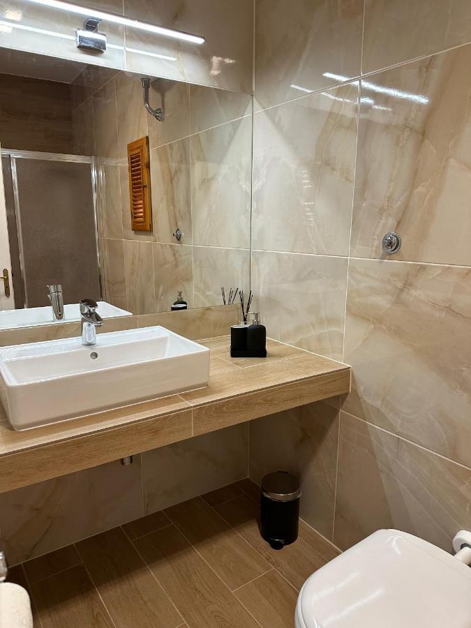 Nouvelle Vag - Apartment & Room Трани Экстерьер фото