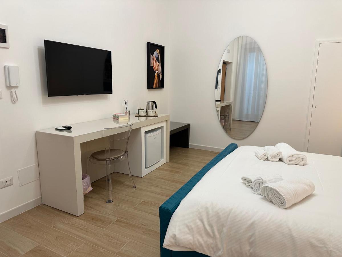 Nouvelle Vag - Apartment & Room Трани Экстерьер фото
