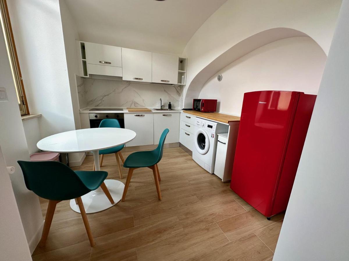 Nouvelle Vag - Apartment & Room Трани Экстерьер фото