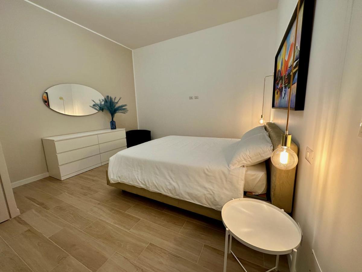 Nouvelle Vag - Apartment & Room Трани Экстерьер фото