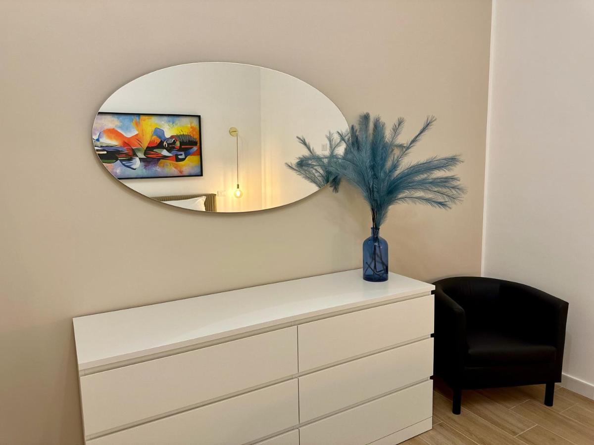 Nouvelle Vag - Apartment & Room Трани Экстерьер фото