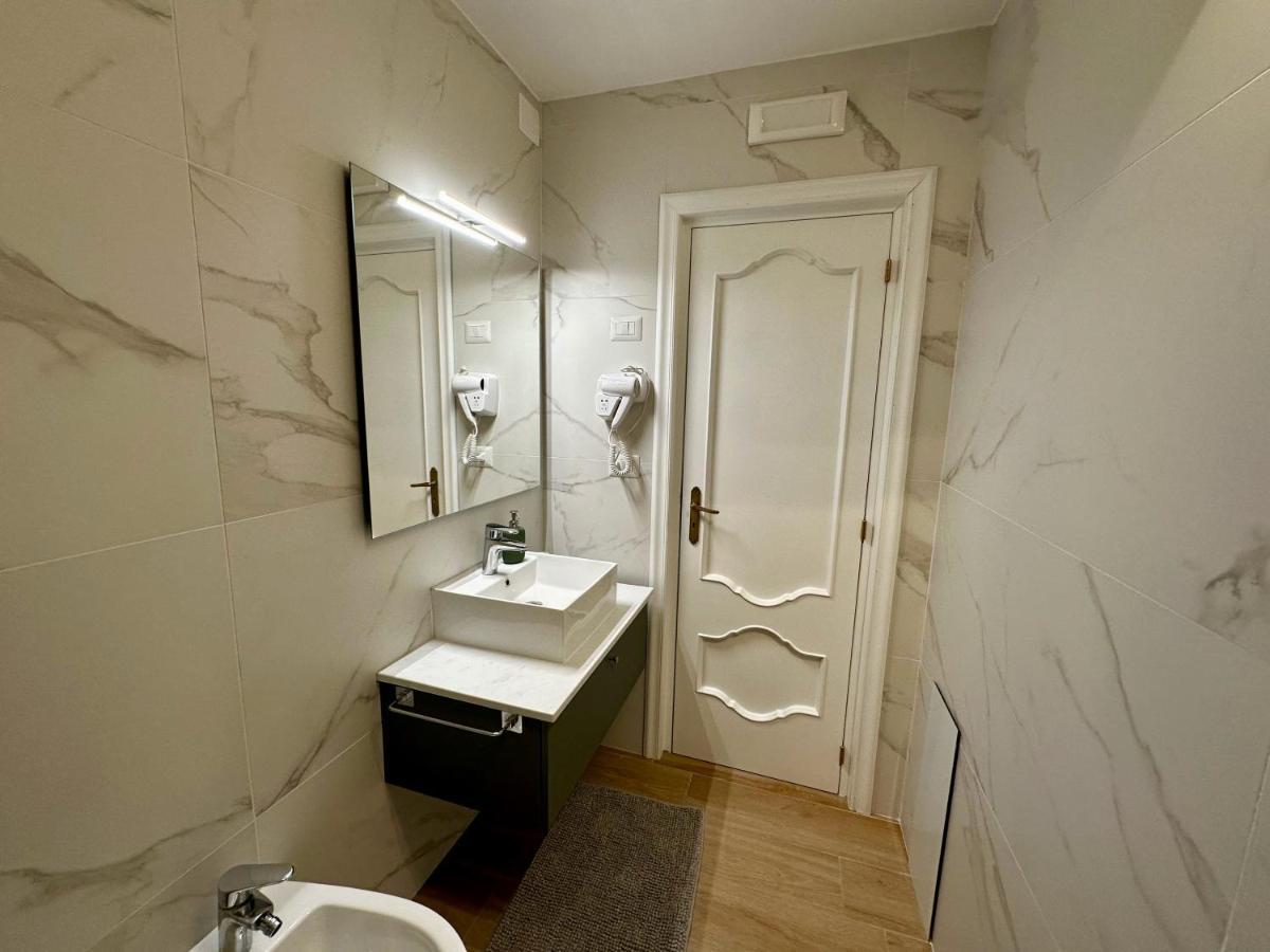 Nouvelle Vag - Apartment & Room Трани Экстерьер фото
